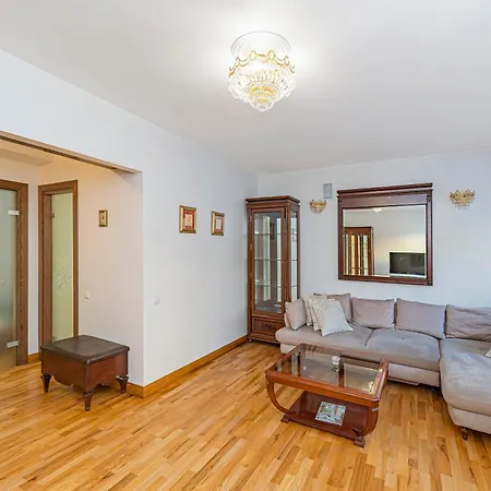 Center By Polo Apartment *