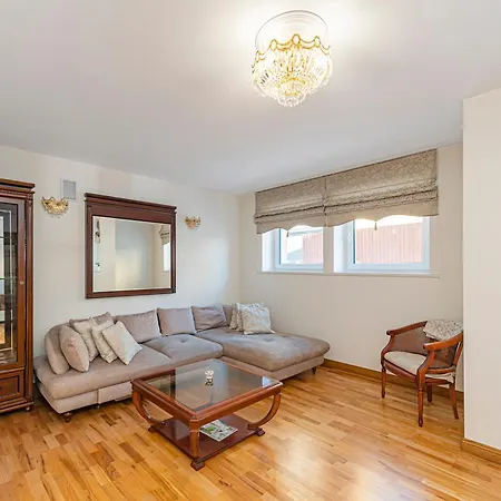 Center By Polo Apartment *